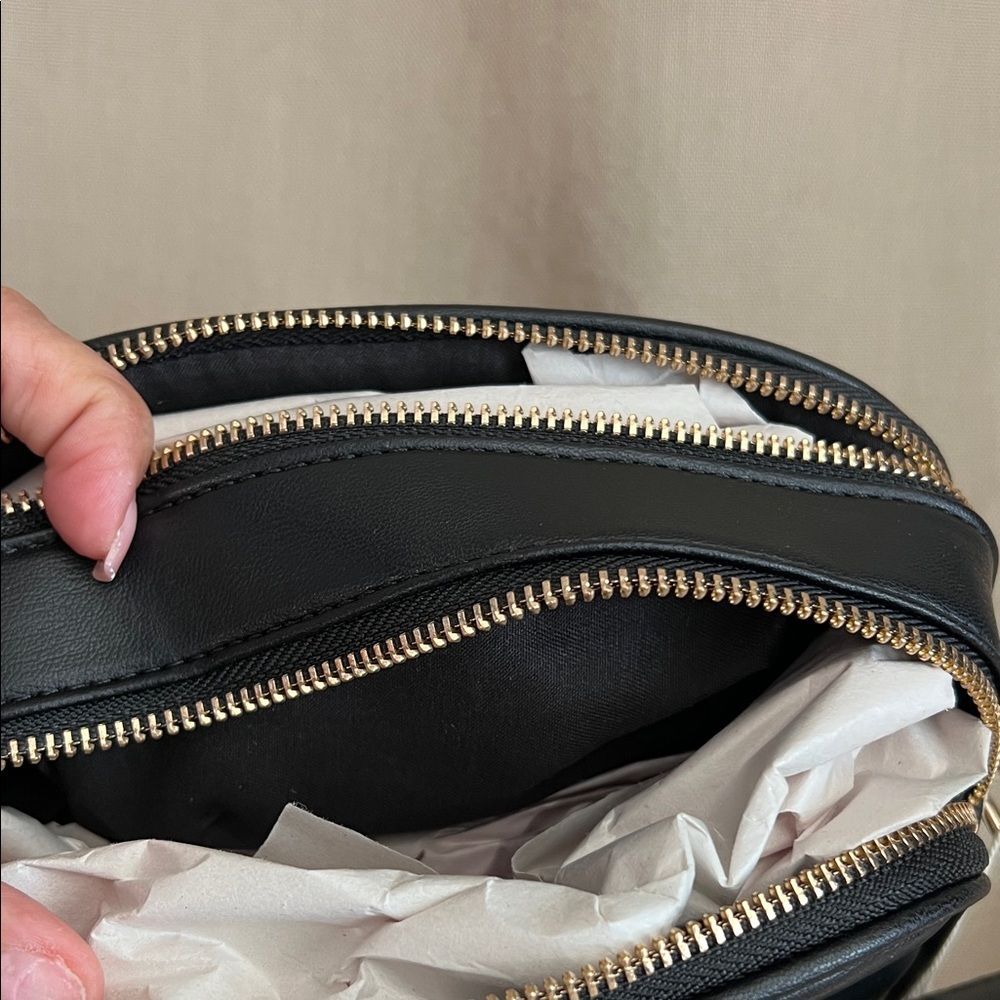 Valentino Orlandi Black Quilted Crossbody Bag NWT Gold Hardware MSRP $210 - Picture 9 of 9